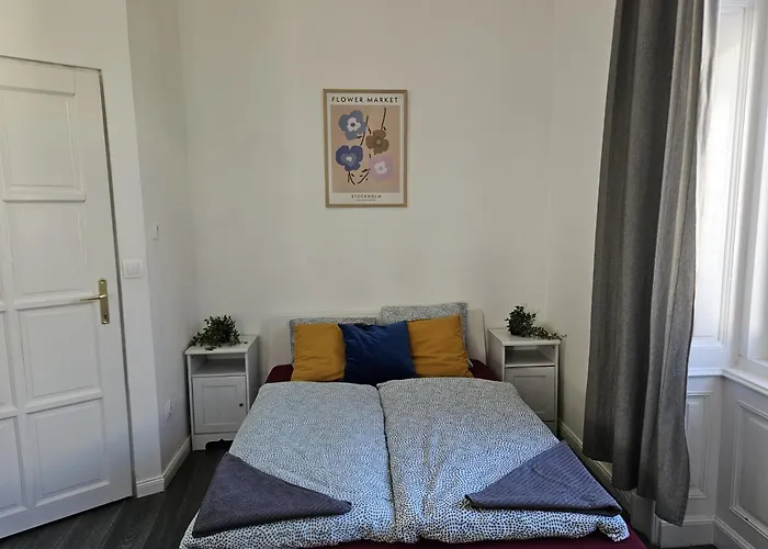 Stylish Riverside Hostel *