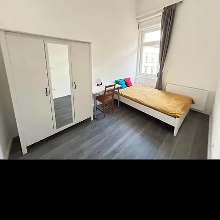 Stylish Riverside Hostel *